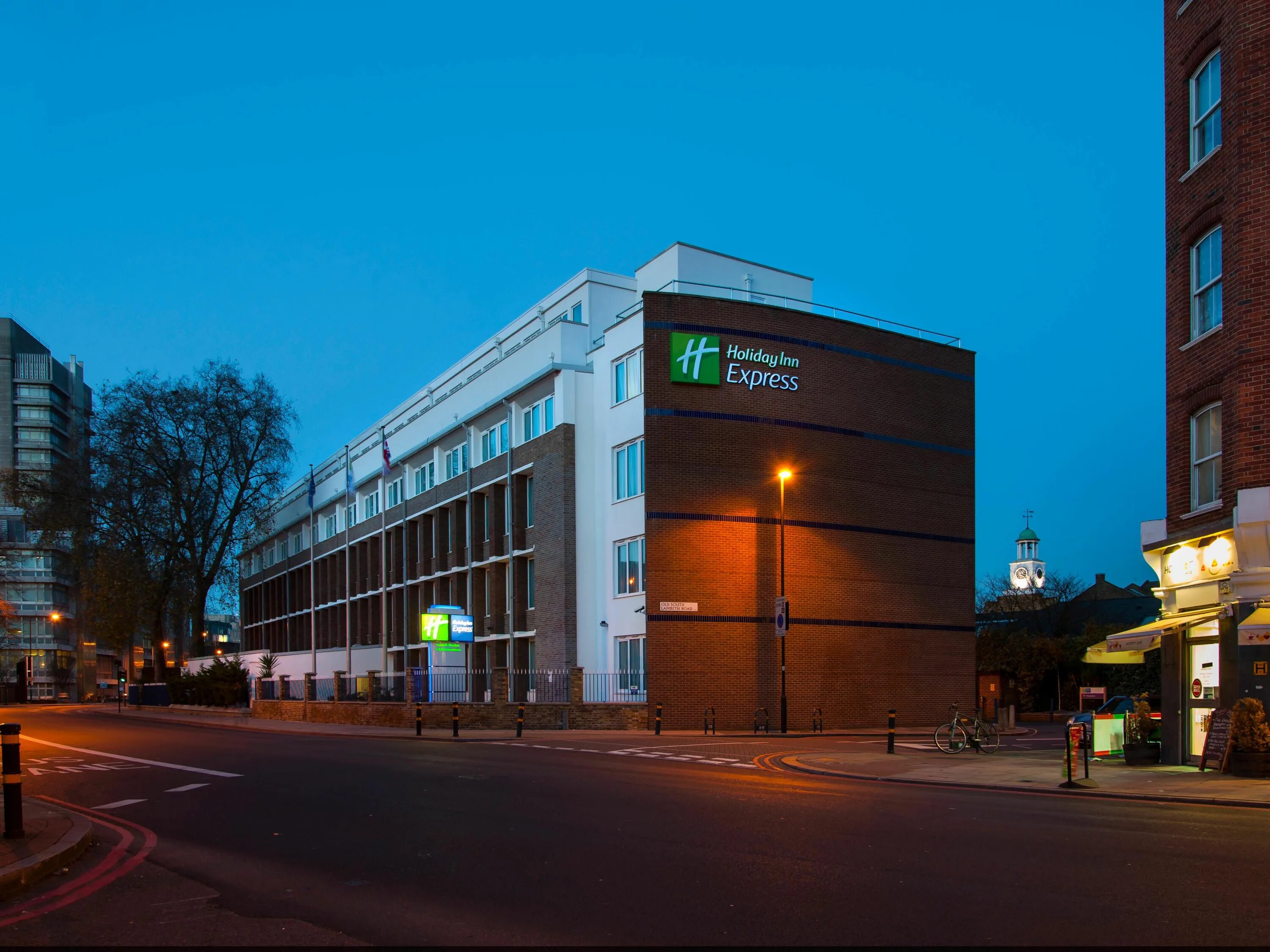 Новый год в англии биг бен. Commercial london. Holiday in london. Лондонский новогодний парад в англии. Park plaza county hall london.