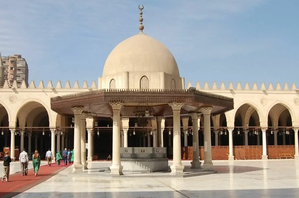 Мусульманский египет. Мечеть ибн Тулуна мечети Каира. Храм ибн-Тулуна. Ибн Тулуна в Каире. Мечети ибн Тулуна в Каире (876—879)..
