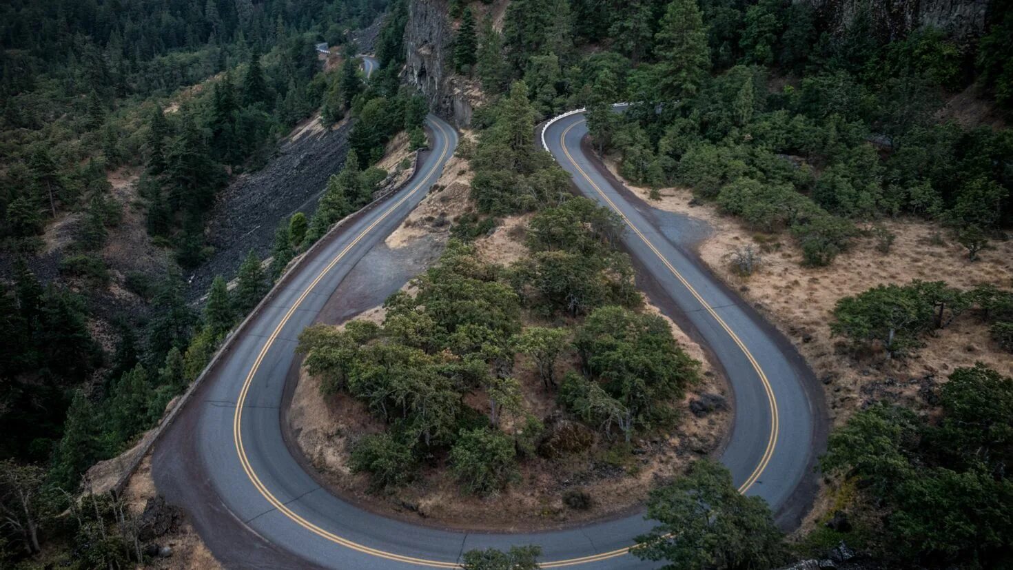 Road views. Горный серпантин Джубга Сочи. Дорога. Извилистая Горная дорога. Дорога в гору.