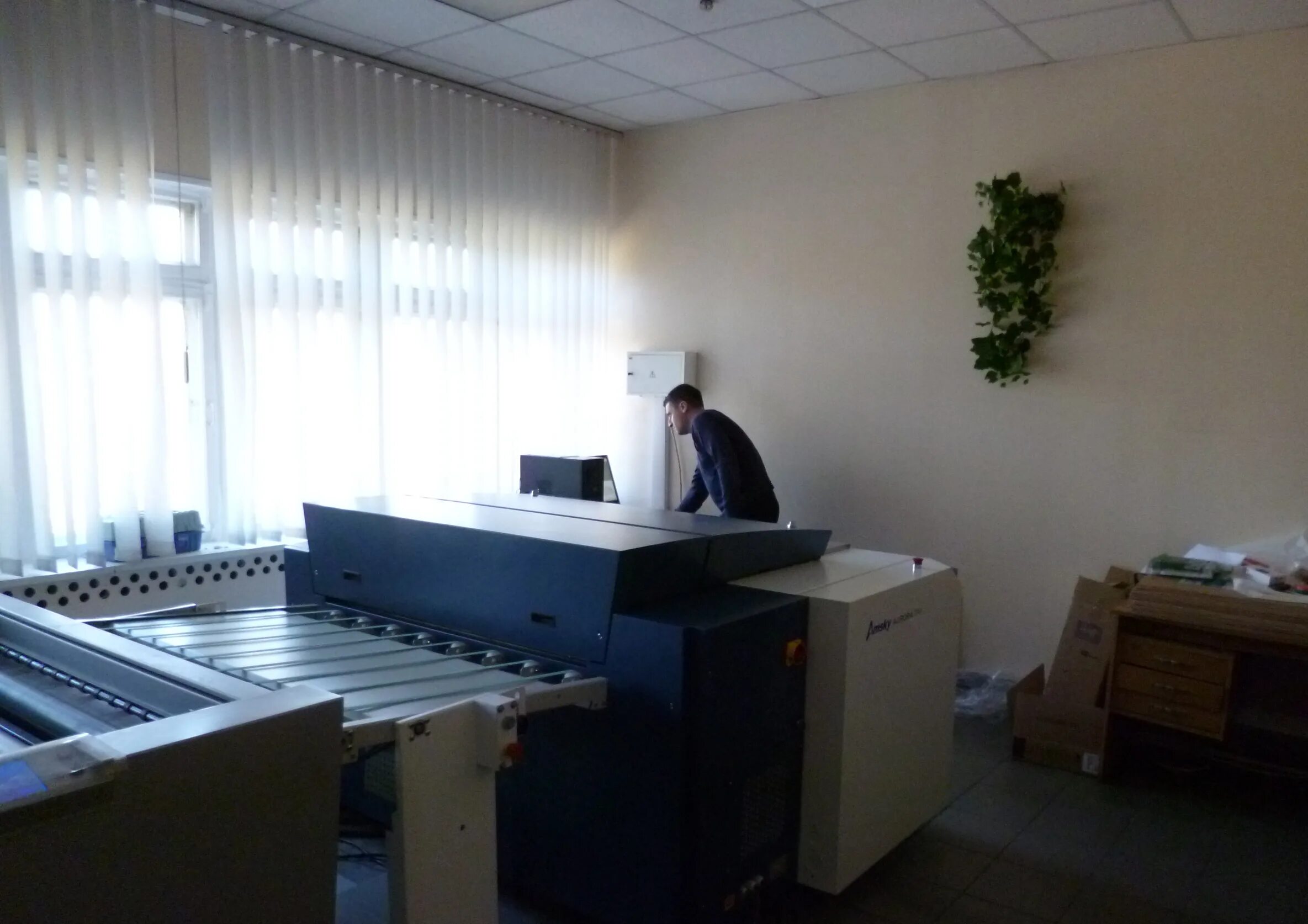 печатный цех. современная полиграфия. типография сша. до скольки работает типография. цех полиграфии.