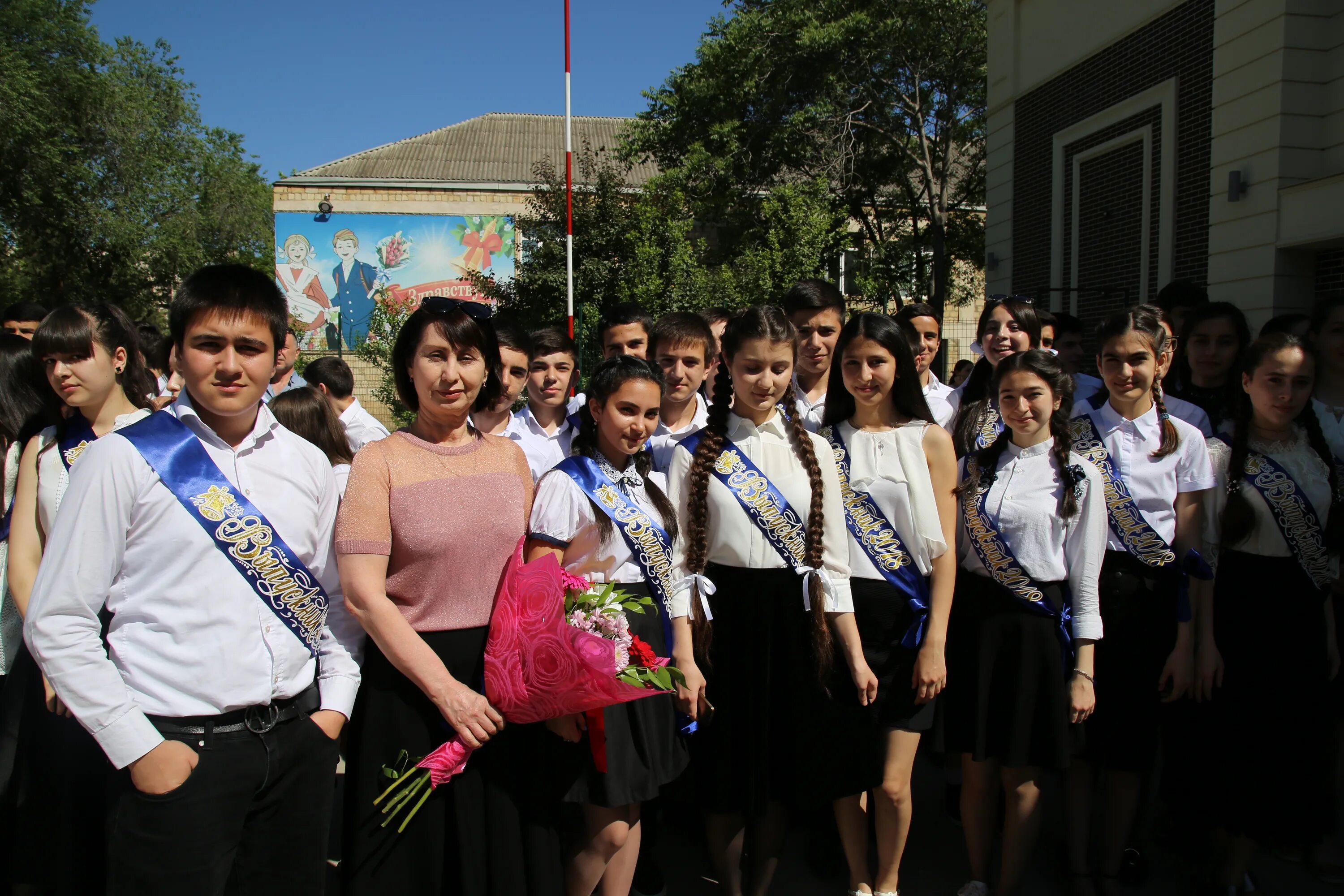 Дербент 18. Дербентский маяк дербент. Дербент 18. Школа 21 дербент учителя. Дербентский маяк внутри.