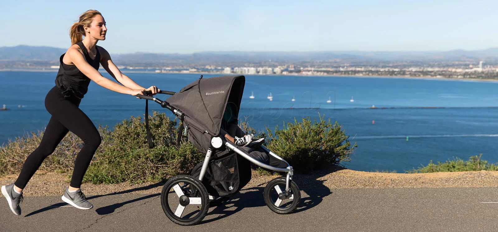 Коляска гиппо для детей с дцп. Идет с коляской. Стильные мамочки с колясками. Ребенок в коляске. Коляска ходить.