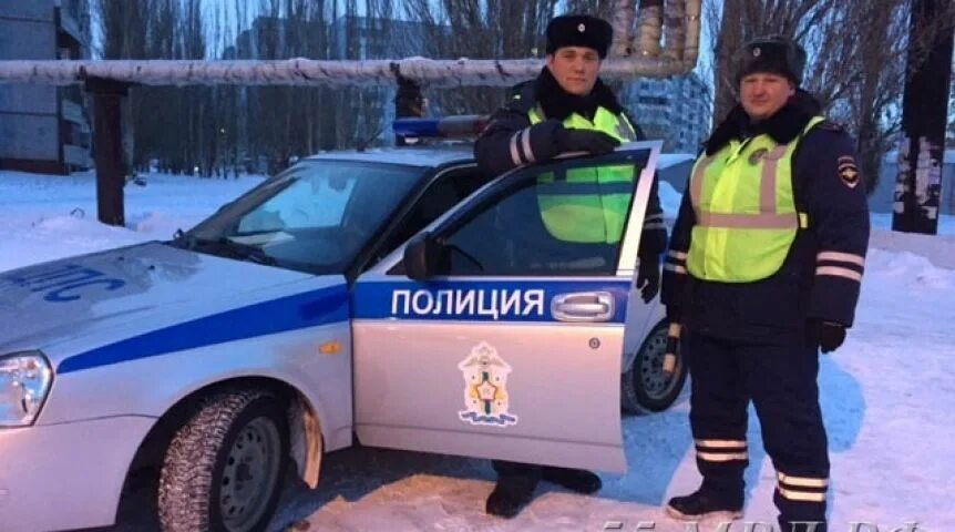 Полиция города омска. Полицейский майор. Машина дпс. Сотрудник полиции. Умрихин омск полиции.