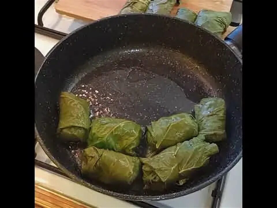 Голубцы из ревеня листьев рецепт с мясом. Голубцы из листьев хрена. голубцы из листьев смородины. голубцы из ревеня листьев рецепт. можно ли использовать листовой зеленый мангольд для голубцов.