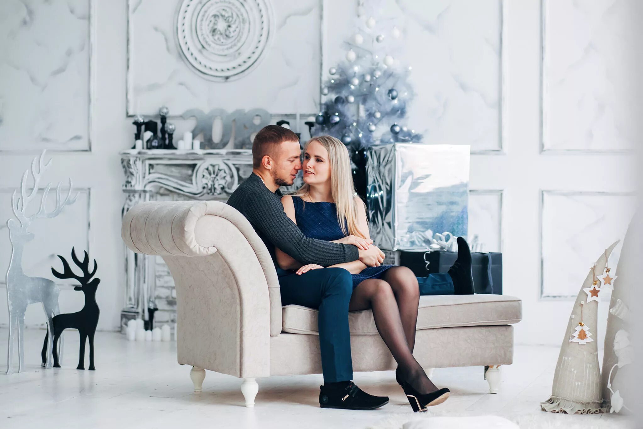 идеи для фотосессии в студии для пары. фотосессия лав стори в студии. Love story в студии. парная фотосессия в студии. семейная фотосессия.