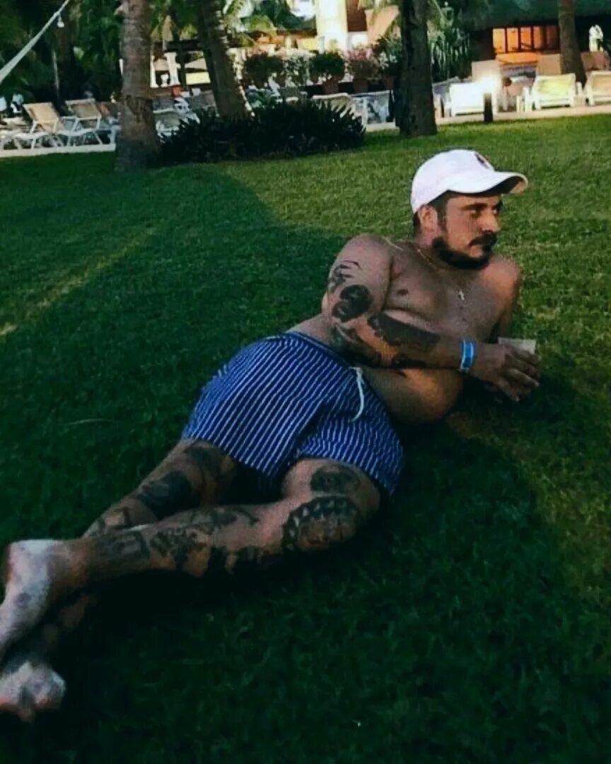 Первая кома паши техника. Тату Паши техника. Татухи Паши техника на ногах.