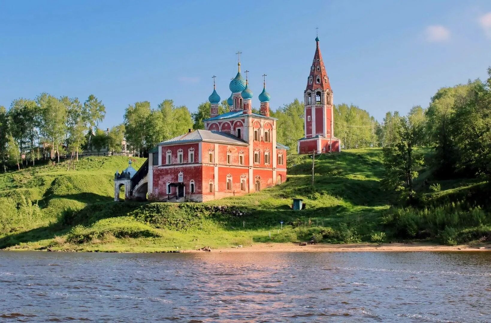 Тутаев как добраться. Казанско-преображенская церковь тутаев. казанская преображенская церковь в тутаеве. тутаев церковь на берегу волги.