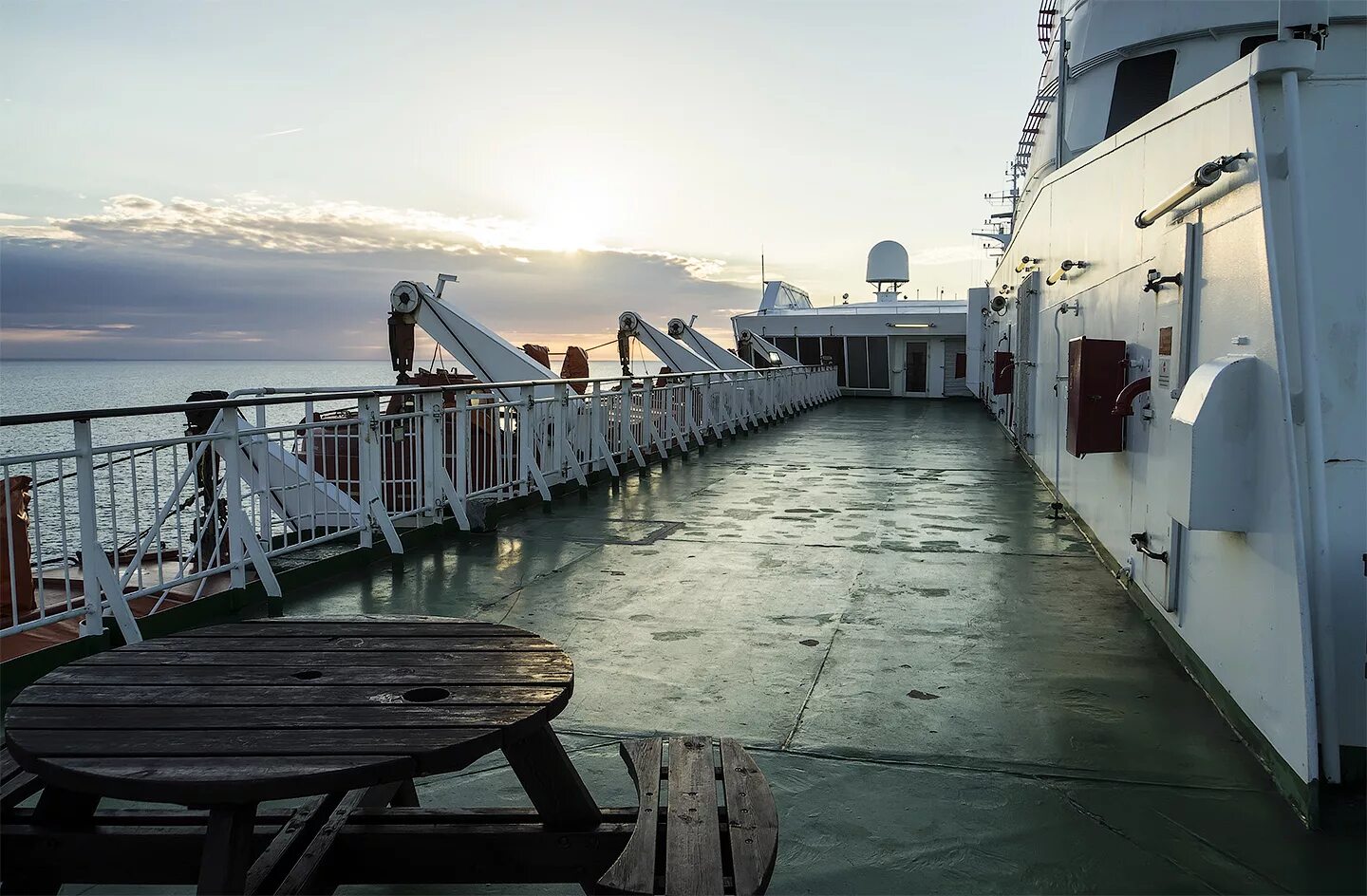 Палуба чиста. Палуба балкера. Теплоход Моррис. Гандек палуба. Палуба танкера борта.