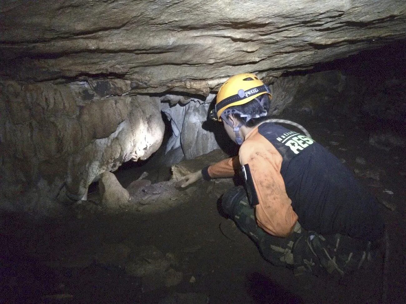 Спасательная операция в пещере Тхамлуангнангнон. Спасательная операция в Тайланде в пещере. Спасение мальчиков из пещеры в Таиланде. Пещера для детей.