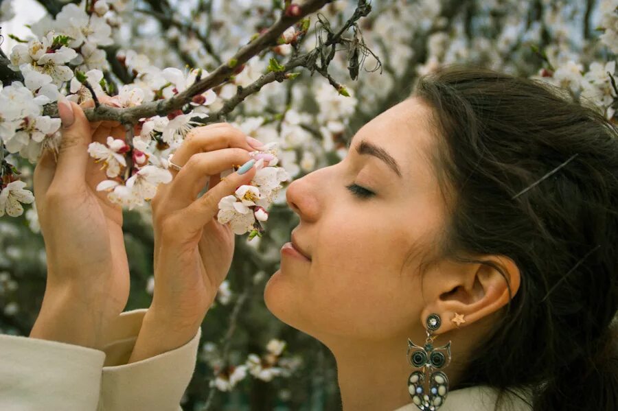 Воздухе пахнет весной ты как всегда холодна. Аромат весны. Весенний запах. Благоухание весны. Весенние ароматы природы.