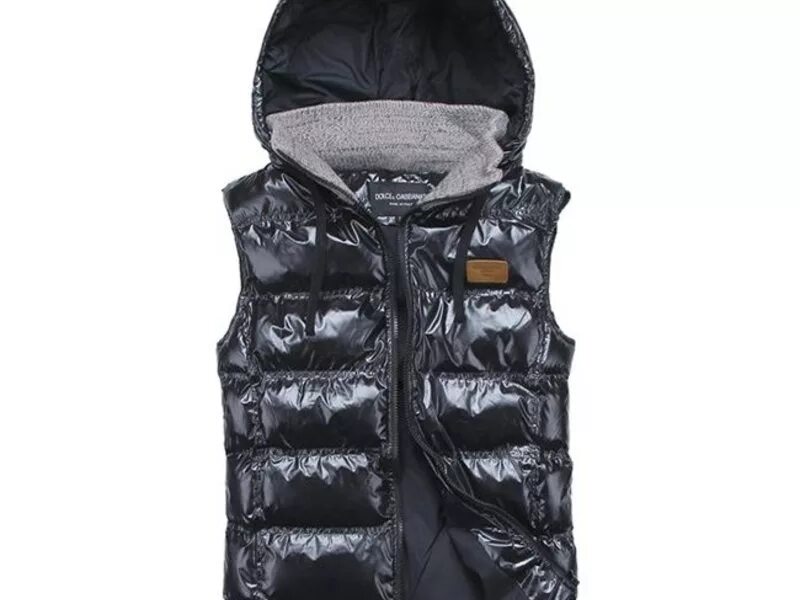 монклер жилетки мужские глянцевые. бронежилет мужской модный монклер монклер. жилет пуховый мужской с капюшоном. глянцевая жилетка. глянцевая жилетка.