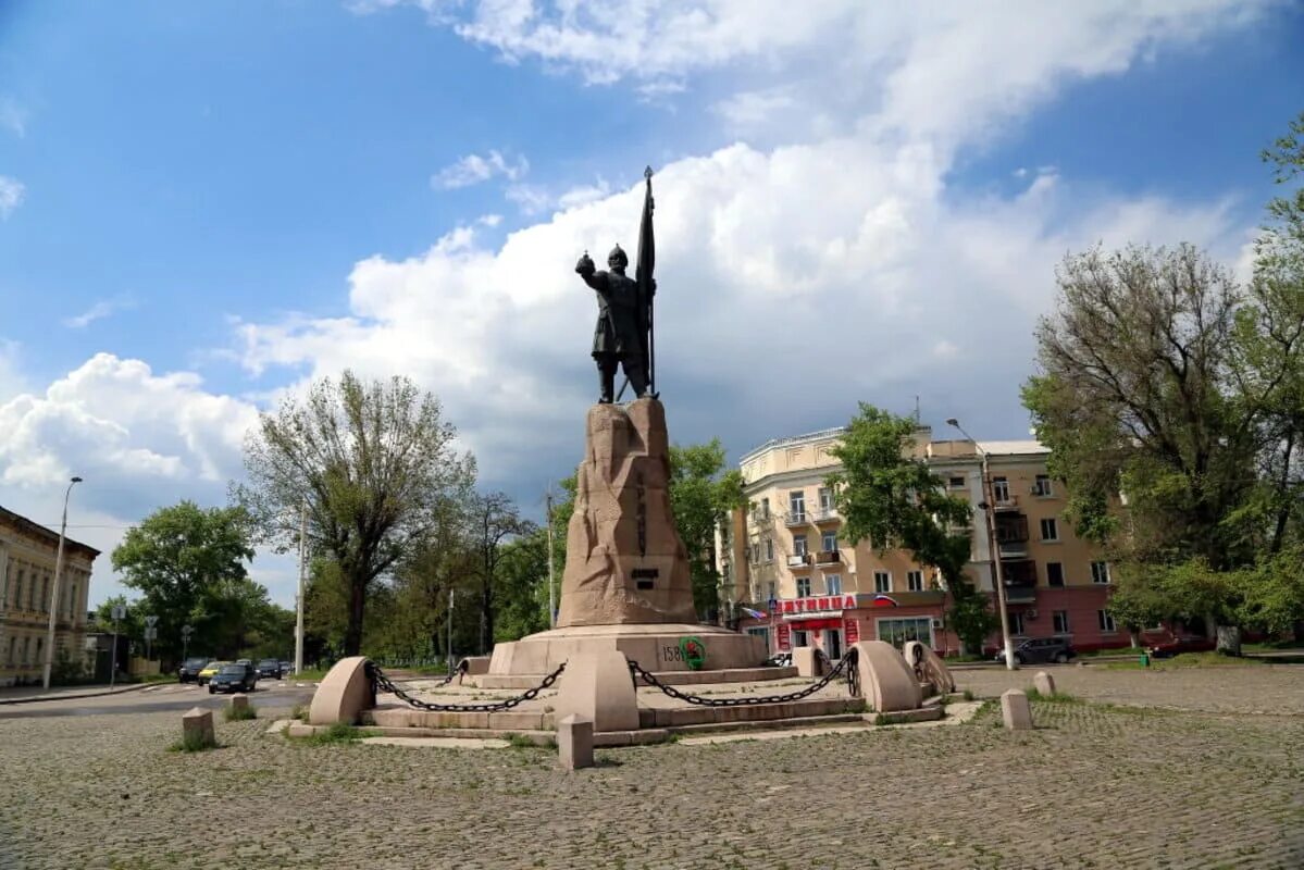 Сайт г новочеркасска. Памятник Ермаку в Новочеркасске. Микешин памятник Ермаку в Новочеркасске. Площадь Ермака Новочеркасск.