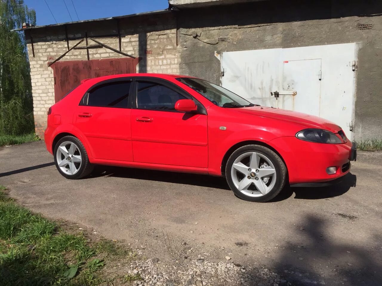 Лачетти хэтчбек колеса. Chevrolet Lacetti r16. Диски r16 на Шевроле Лачетти хэтчбек. Шевроле Лачетти хэтчбек r16. Шевроле Лачетти хэтчбек на р17.