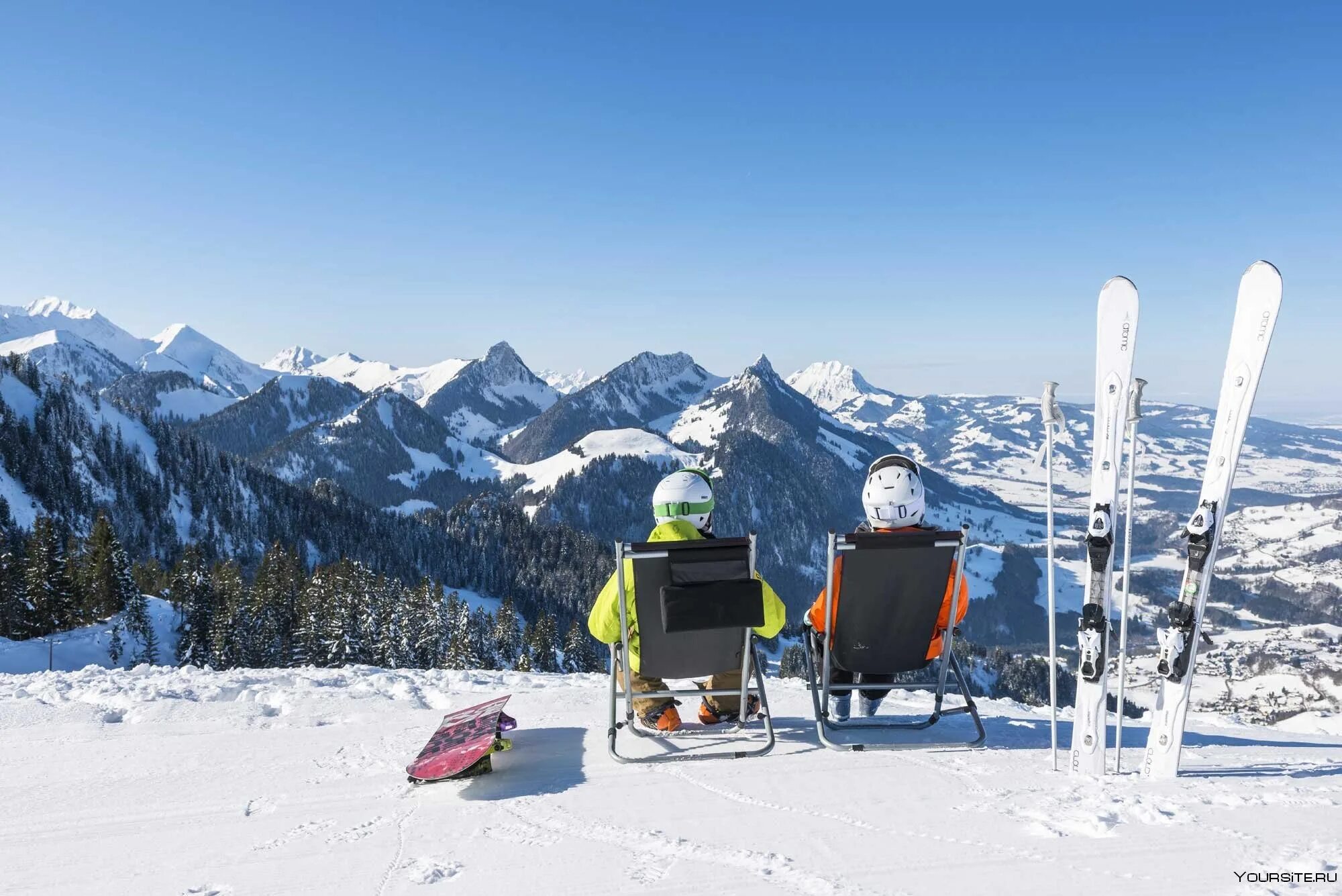 Используя сайт горнолыжного курорта снежок компания. Альпы горнолыжка. Швейцария Альпы горнолыжные курорты. Марибель горнолыжный курорт.