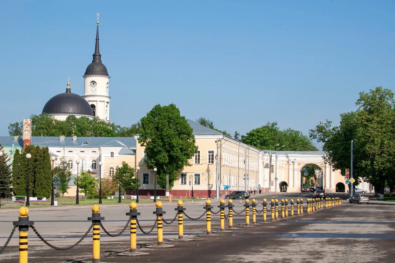 Калуга экскурсионная. Присутственные места Калуга. Ансамбль присутственных мест в Калуге. Обзорная экскурсия Калуга. Калуга присутственные места фото.