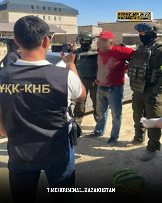 казахстанские криминальные. рэкетир 2 саян. регион 13 казахский фильм. фильм про казахов криминал. зеркало фильм 2019.