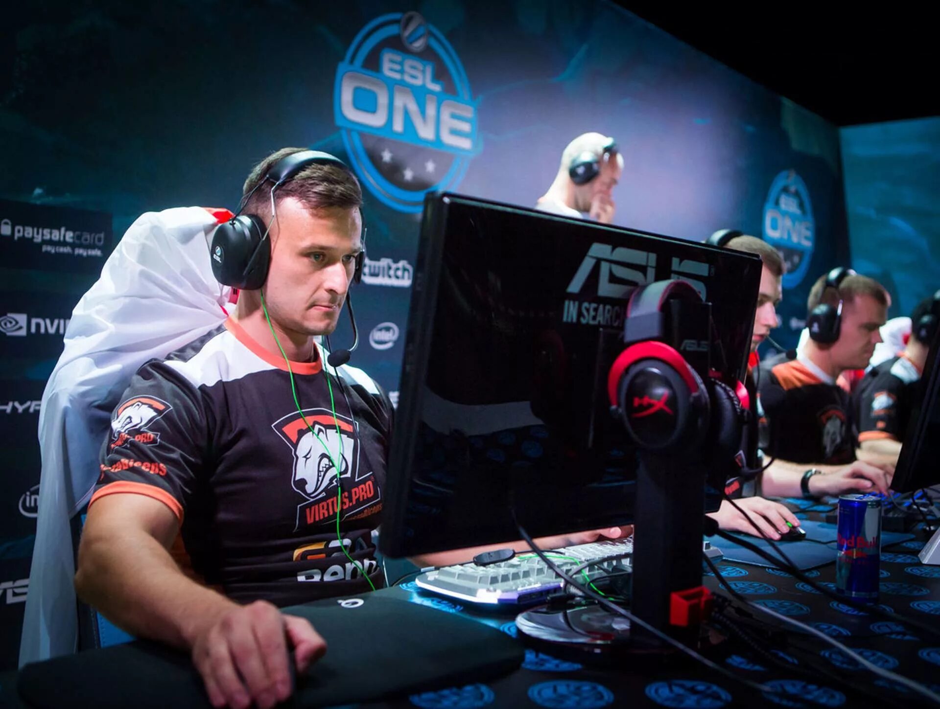 Соревнования по киберспорту. Кибертурнир cs go. Киберспорт картинки. Киберспорт турнир. Геймеры субкультура.