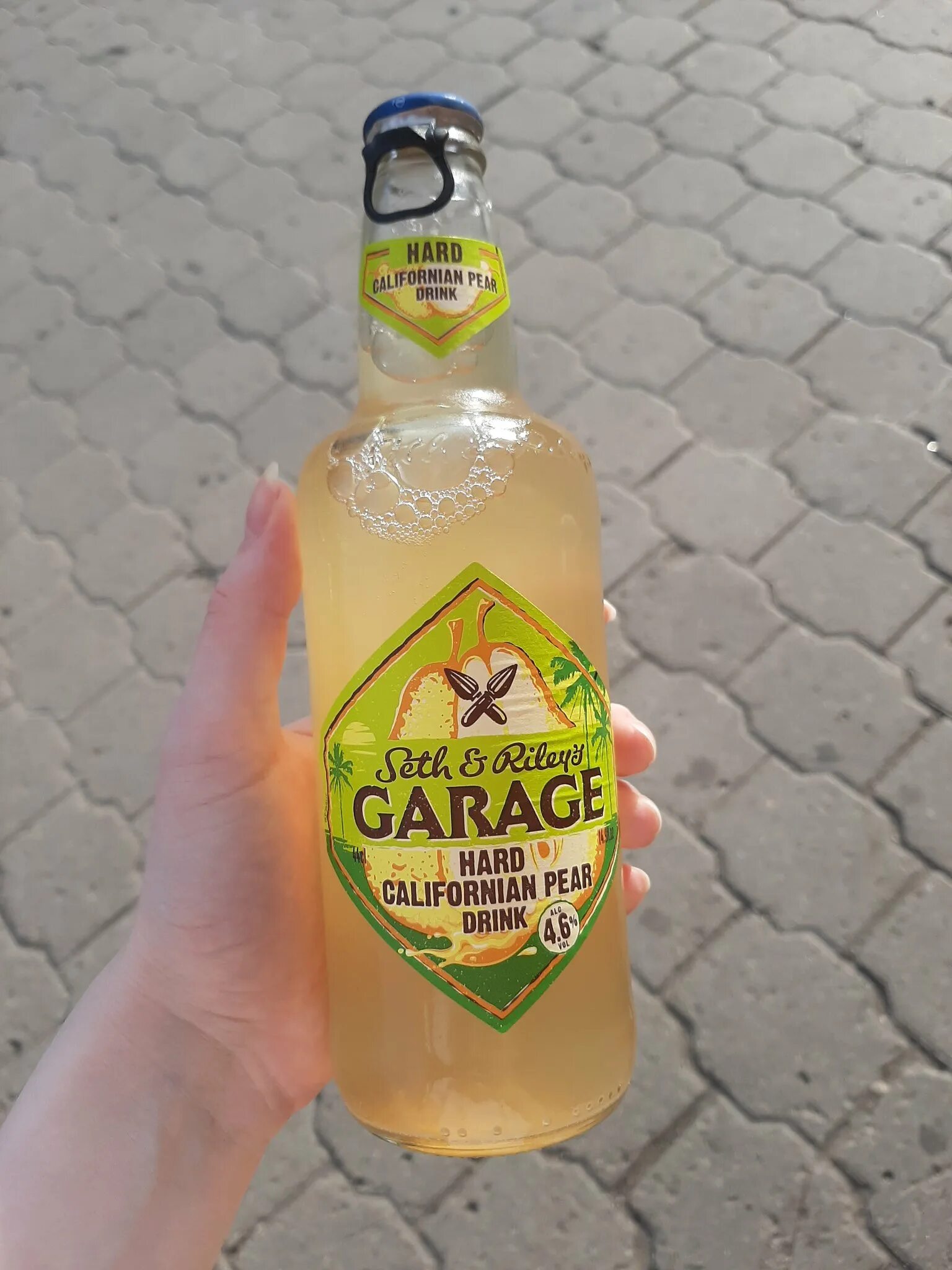 Garage напиток груша. Пиво гараж груша. Пивной напиток гараж груша. Гараж пиво вкусы груша.