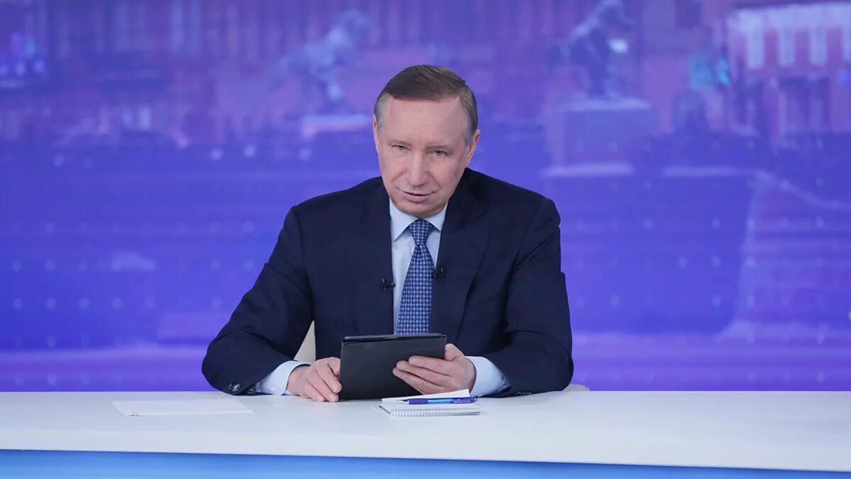 Питер любовь с первого взгляда. Беглов прямая линия 2021. Беглов губернатор санкт-петербурга 2023. Беглов прямая линия 2021. Питер атмосферные фото.