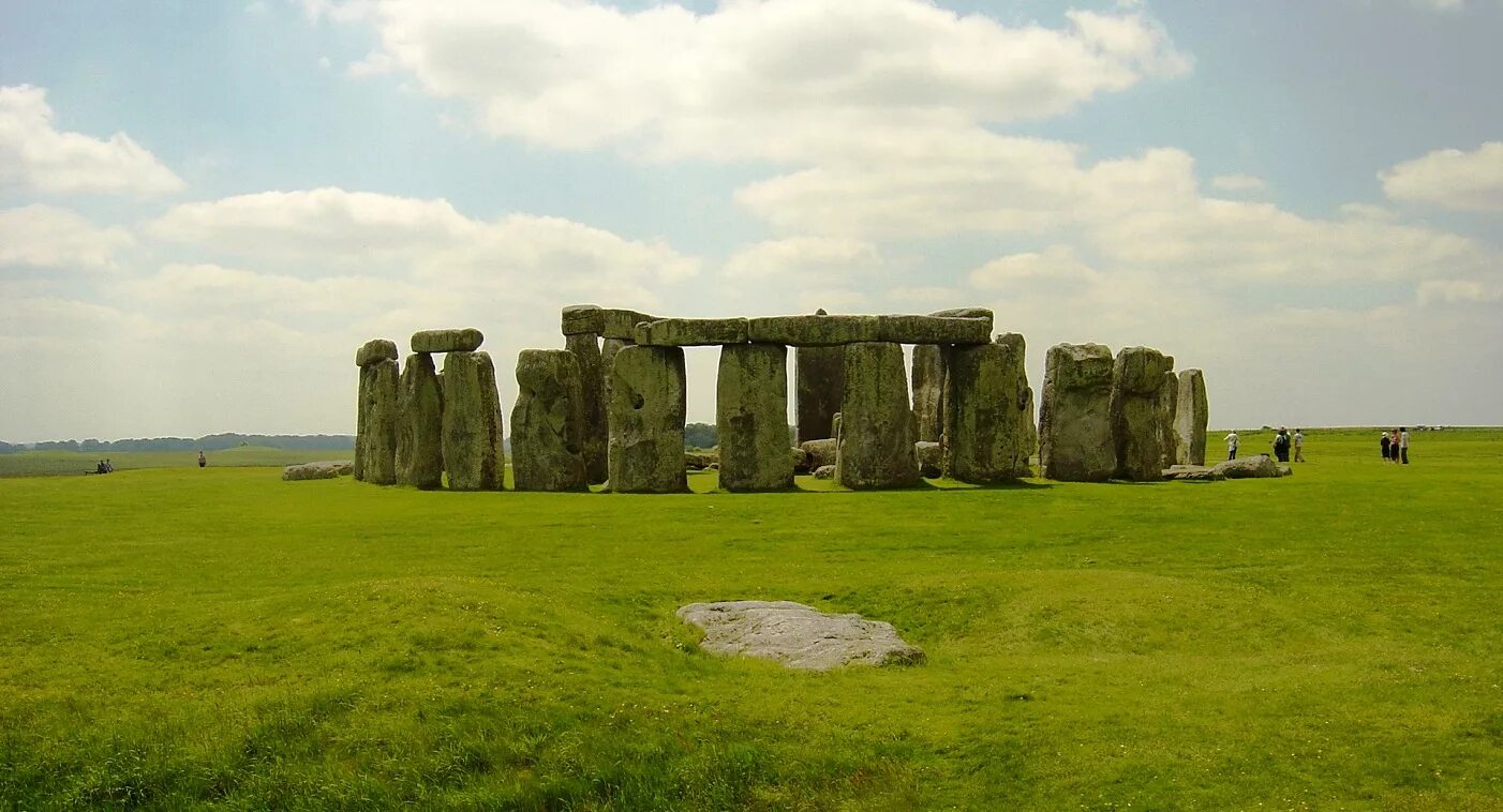 The famous stonehenge. Стоунхендж мегалиты Великобритании. Мегалиты древности Стоунхендж. Кромлех Стоунхендж. Великобритания. Неолит. Достопримечательности Англии Стоунхендж.