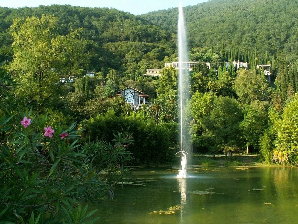 Приморский парк Гагра. Приморский парк Гагры Абхазия. Абхазия парк с фонтаном. Парк принца Абхазия. Гагры приморский