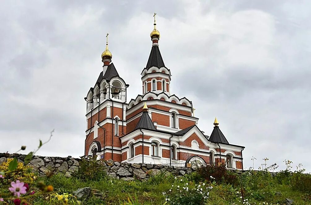 Ложки святой источник. Храм ложок Искитимский район. Искитим ложок Церковь. Ложок Искитимский район Святой. Храм в ложках Искитим Новосибирская область.