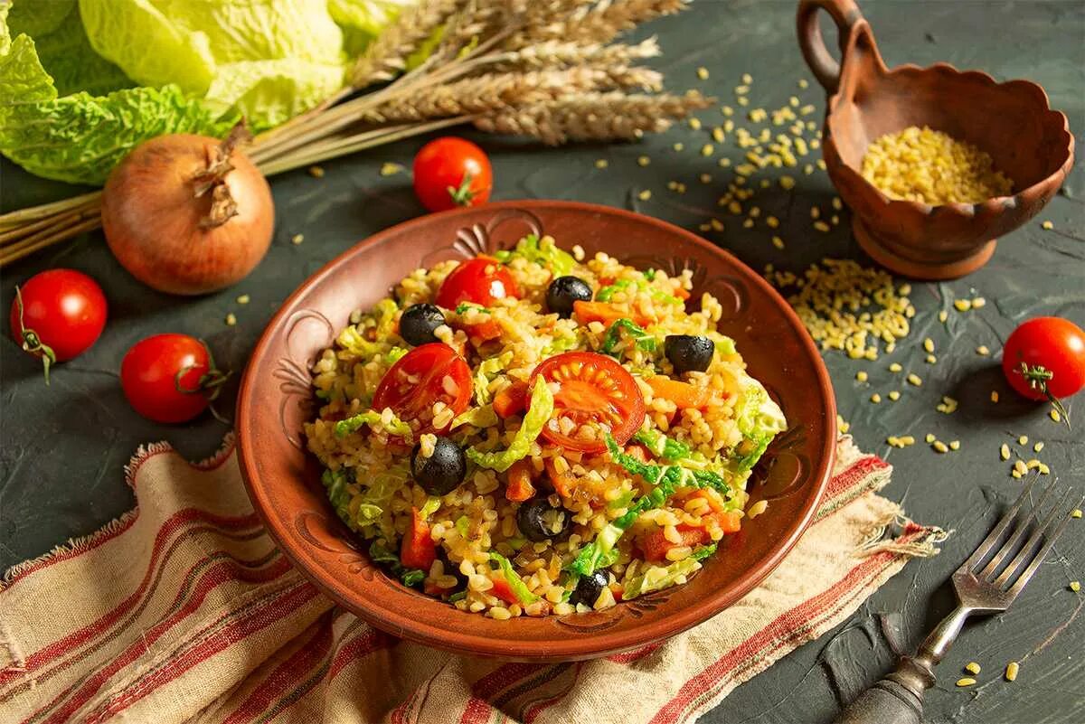 Курица с булгуром. Булгур с овощами. булгур плов. плов из булгура с курицей. плов с булгуром.