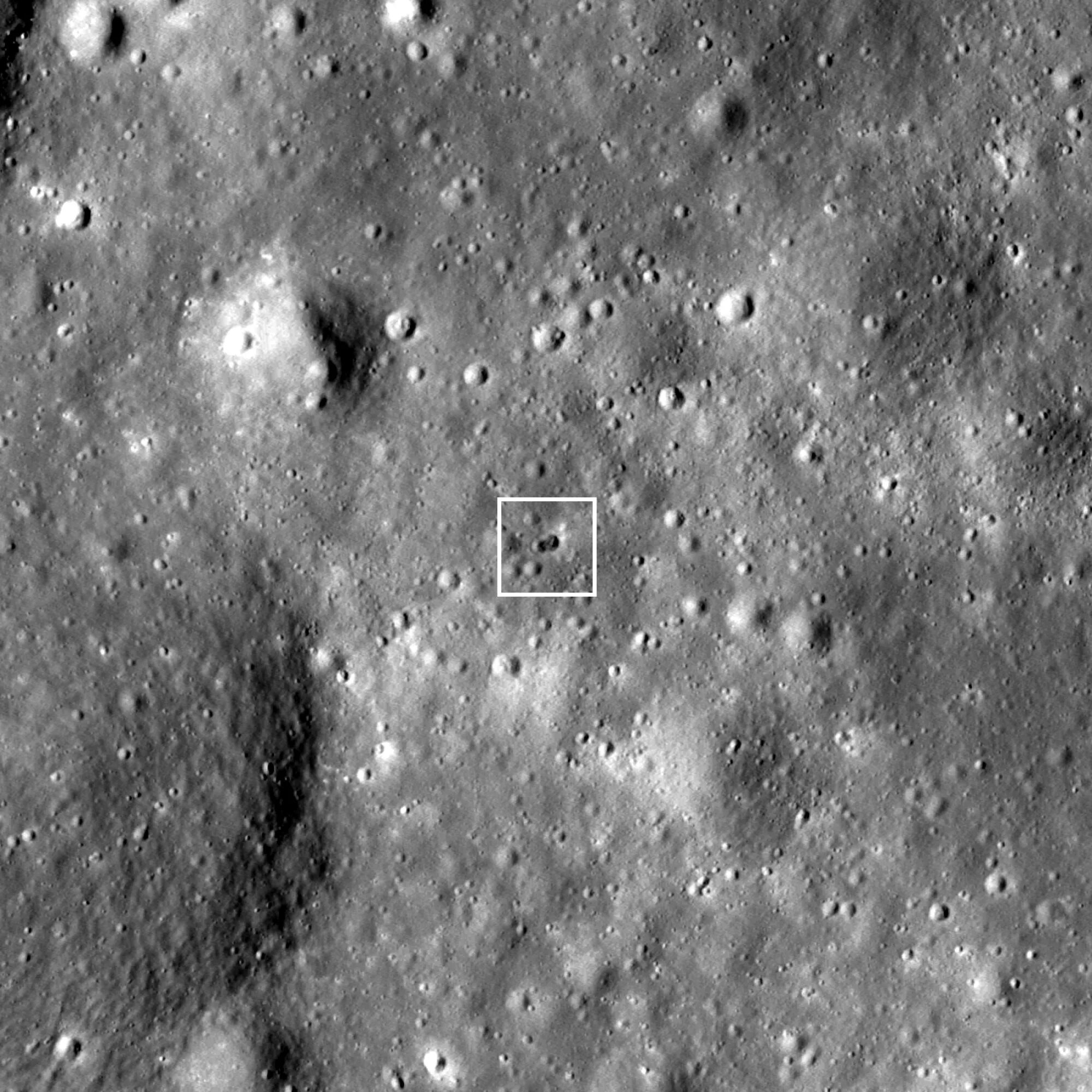 Moon stop. Кратер Герцшпрунг на Луне. Аппарат NASA Lunar reconnaissance Orbiter. Спутник LRO снимки Луны. Герцшпрунг (лунный кратер).