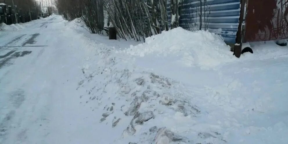 Завал на дороге 13 букв. Уборка снега фото. дороги почистили от снега. чистка снега с линий разметки во дворах. засыплет снег дороги завалит скаты крыш.