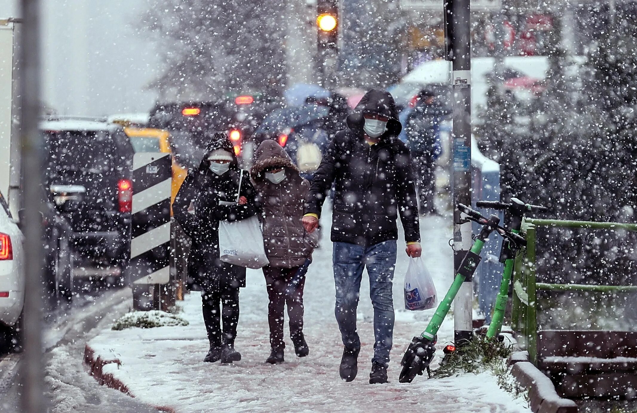 Стамбул погода в марте 2024 года. Istanbul weather in March. Istanbul Snow. MORFOON Kar. Kar Soqov belgisi.