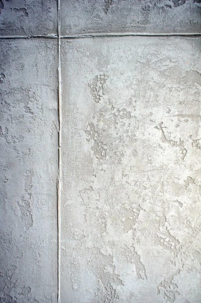 Техника нанесения бетона. Микроцемент штукатурка арт бетон. Арт бетон декоративная штукатурка. Десса декор бетон нанесение. Штукатурка стен губкой.