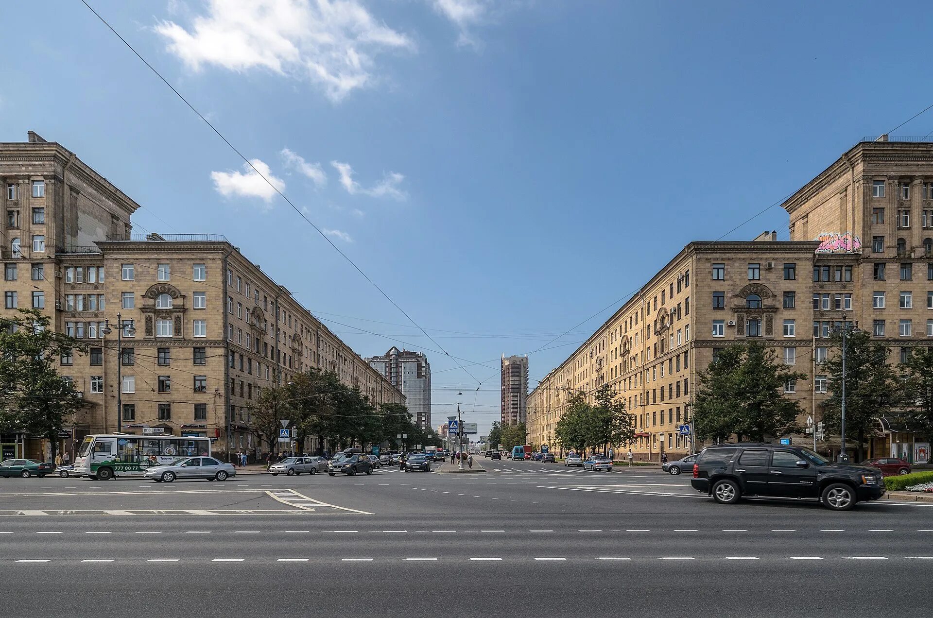 Почему стоит ленинский. Ленинский проспект Санкт-Петербург. Московский проспект Ленинский проспект. Ленинский проспект улица Санкт Петербурга. Ленинский проспект Ленинский проспект.