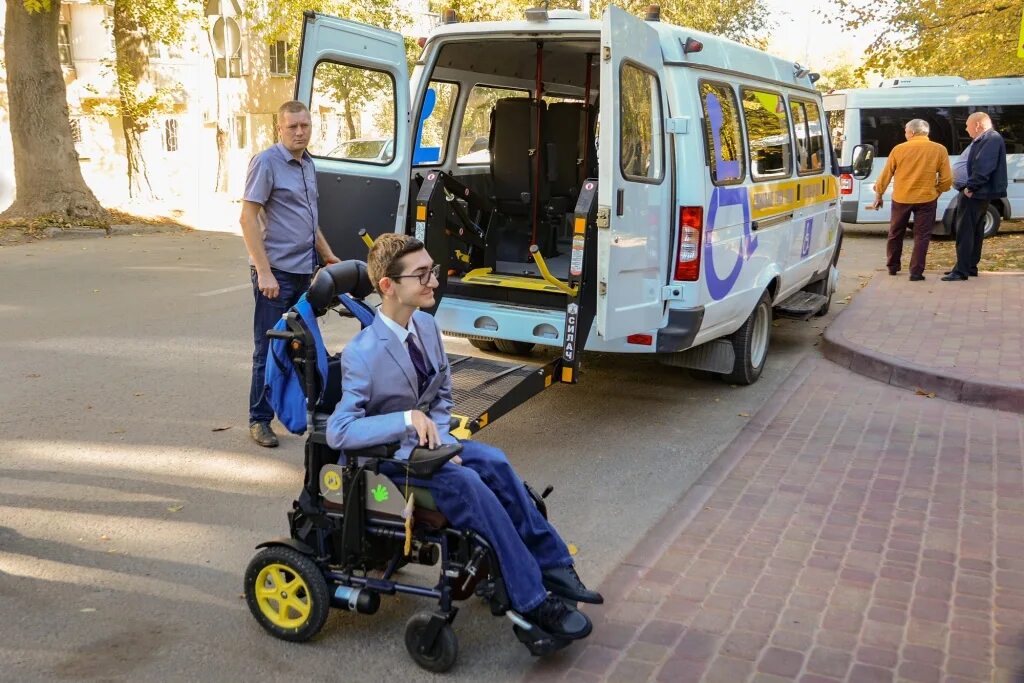 Доступность транспортных услуг для инвалидов. Социальное такси. Такси для детей инвалидов. Такси для инвалидов. Доступная среда социального такси для инвалидов.