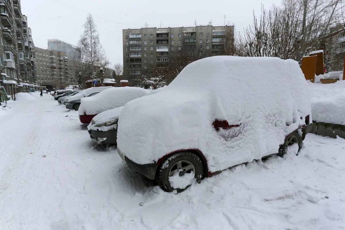 Сильные морозы в новосибирске. Новосибирск завалило снегом. Снегопад в Сибири. Сугробы в Сибири. Сугробы в Новосибирске.