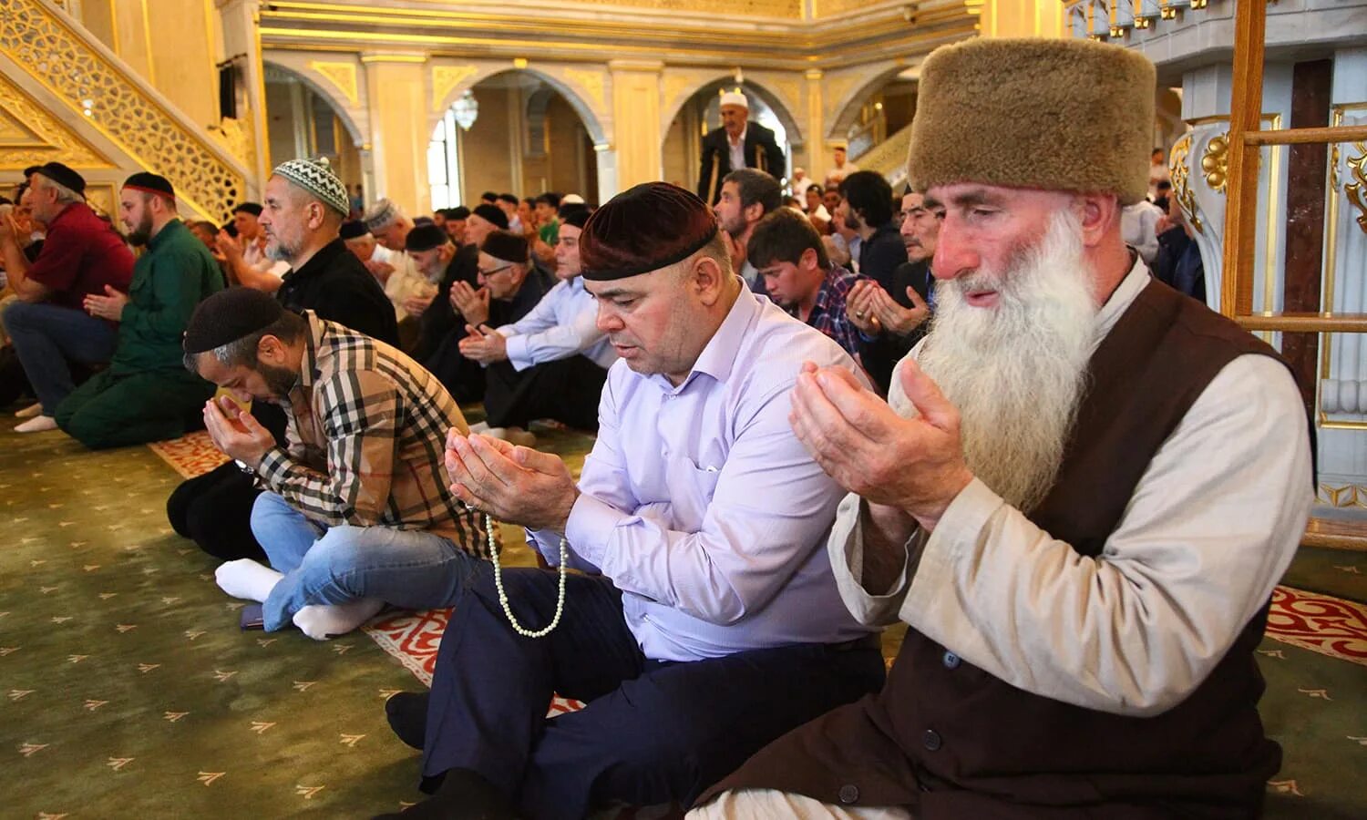 Ураза в чечне. Grozny Chechnya Eid Celebration. Russia Chechnya Eid Celebration. Ураза байрам фото мечети Чечни. Chechnya Eid Celebrations.