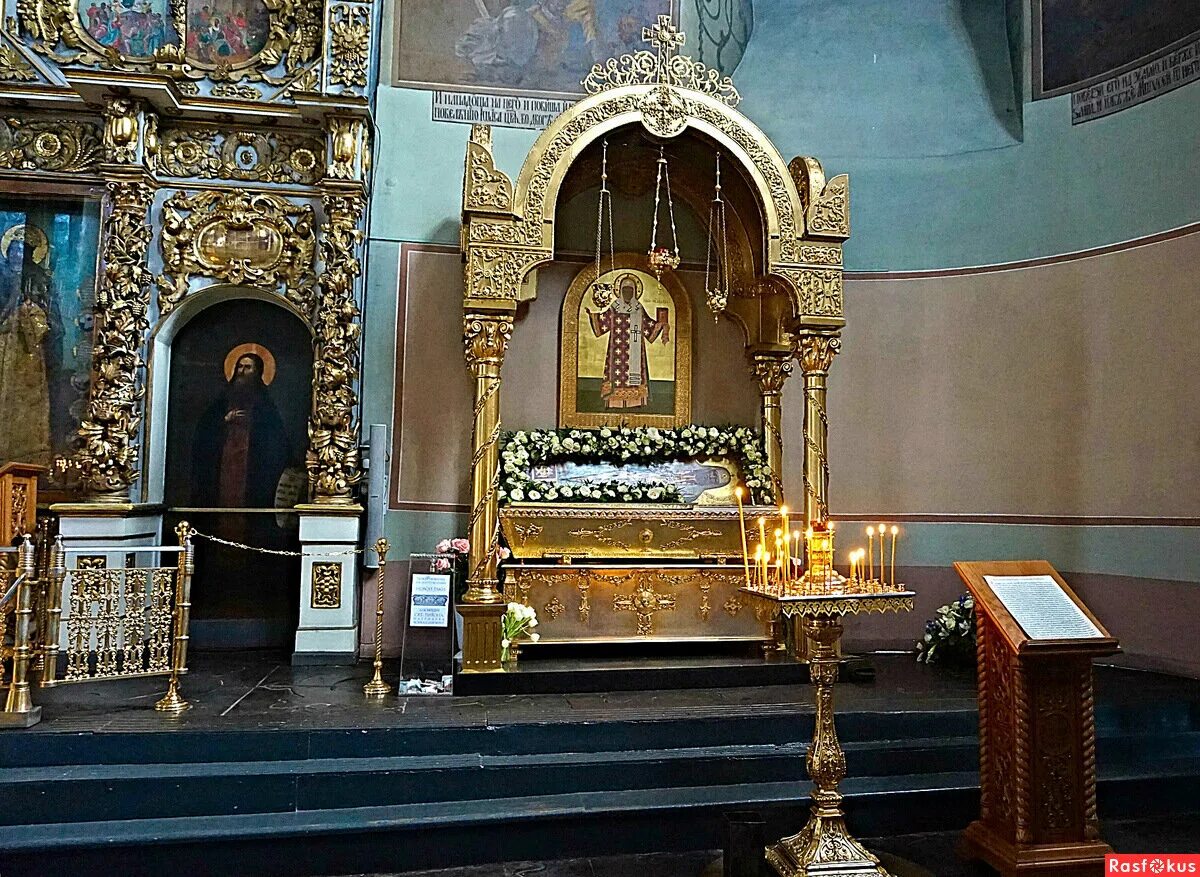 мощи святителя тихона патриарха. мощи святых патриархов. обретение мощей тихона патриарха московского. святитель афанасий царьградский мощи. мощи святителя тихона патриарха.