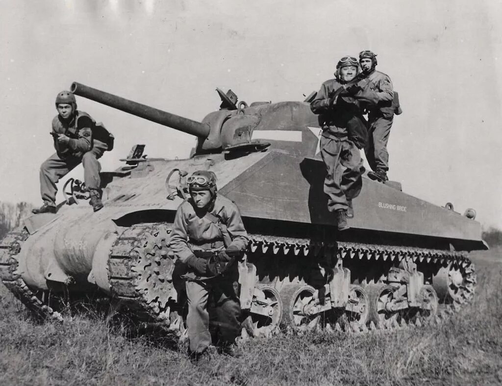 Боевой экипаж. Виталий кривенко экипаж машины боевой. Боевой экипаж. Боевой экипаж. Экипаж машины боевой фильм 1983.