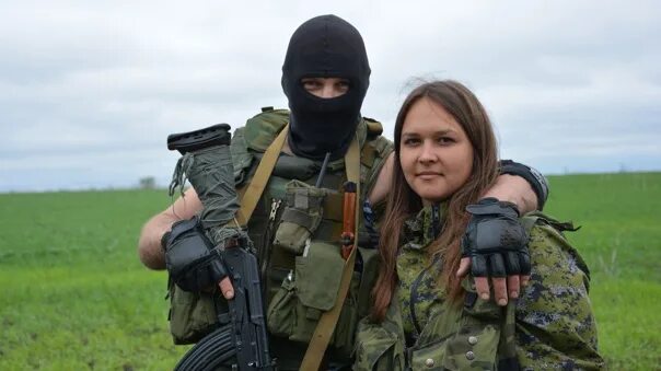 Ополченцы женщины. За донбасс девушки поют. Ополченки. Качура и лисовина донбасс за нами. Донбасс 2 девушки.