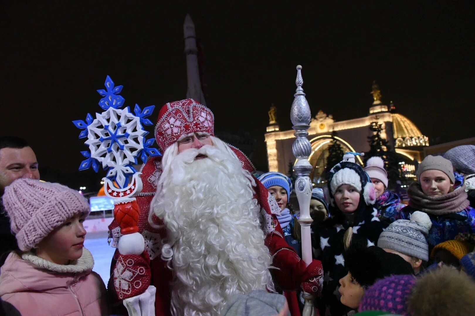 События новый год москва. ВДНХ В новогодние праздники. Новогодний ВДНХ. Праздник новый год в России. Новый год праздник в Москве.