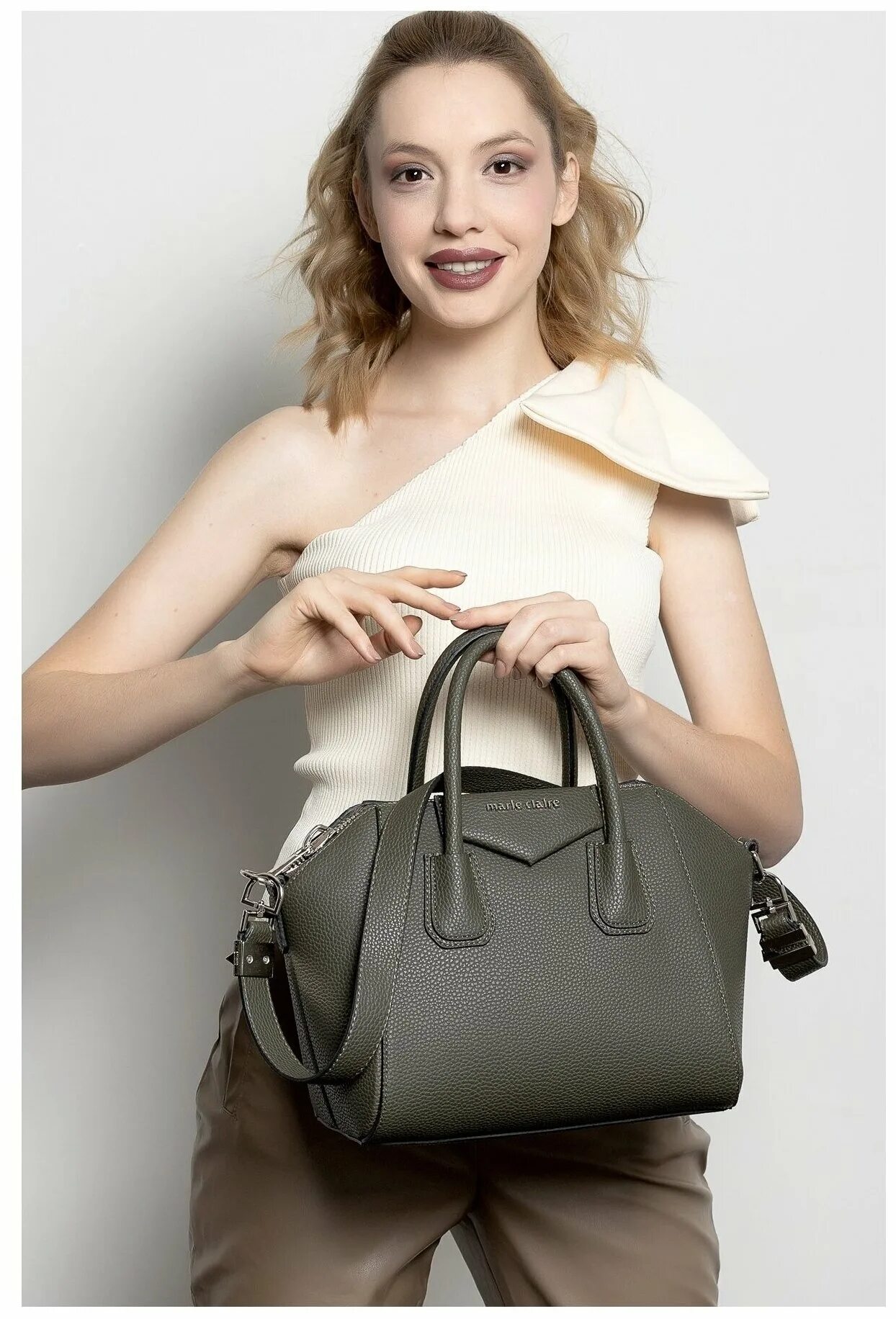 Книга iii. Клэр отзывы. Клэр отзывы. Кэролайн фой. Клэр отзывы.