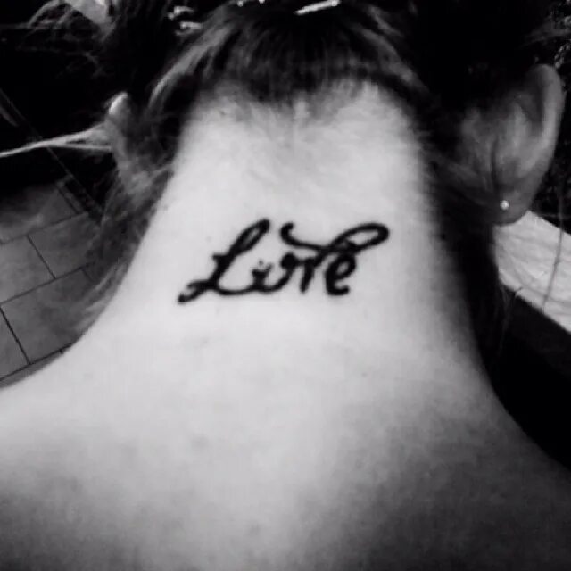 Love your neck. Уткнувшись носом в шею. Татуировка на шее спереди. Love your neck. Love your neck.