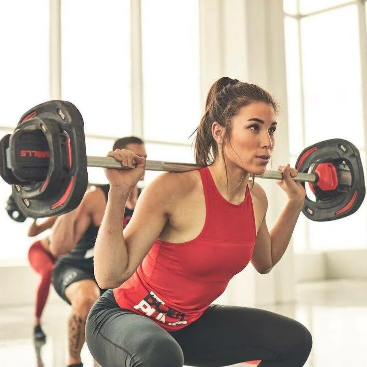Pump les mills тренировка. Les mills фото bodypump. Тренировка лес миллс боди памп. Боди памп лес миллс. Боди памп тренировка.