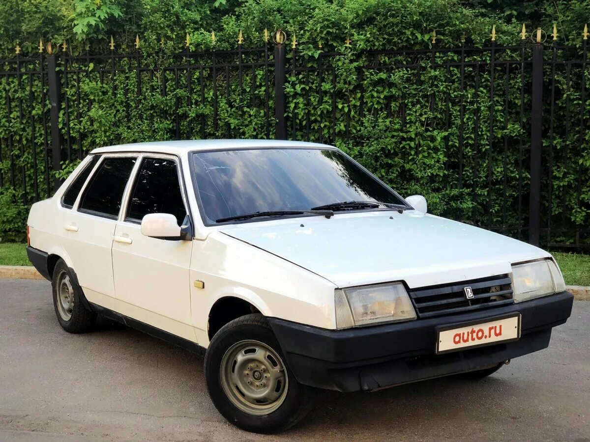 Ваз 99 новые. ВАЗ-21099 "Спутник". ВАЗ-21099 седан. ВАЗ 21099 седан белый механика.