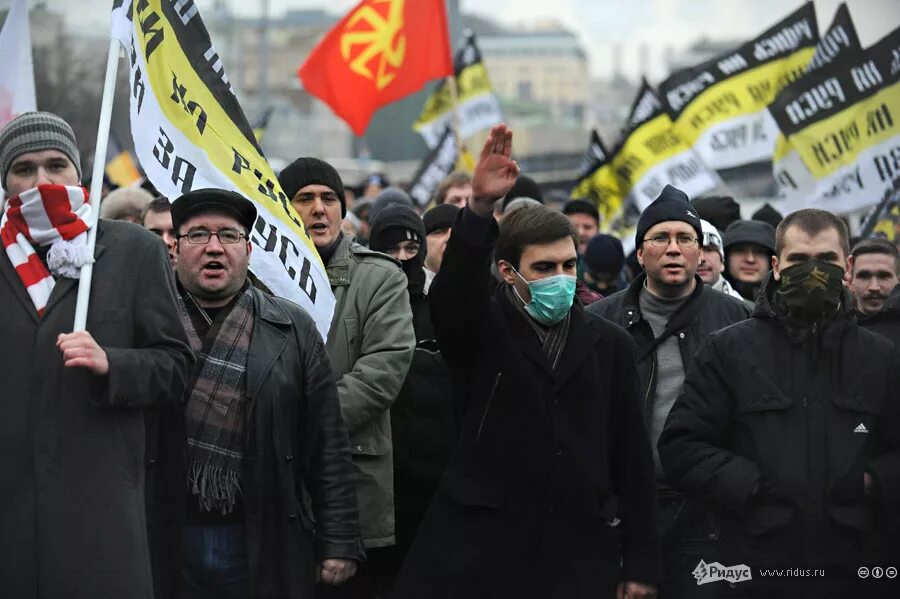 Митинг националистов в москве. Российские радикальный феминистки. О русском национализме. Москва радикальная. Знамя майдана.