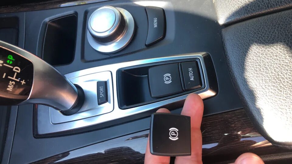 Ручник х5 е70. Ручник BMW x5 e70. Кнопка парктроника х5 е70. Кнопка парктроника BMW x6. Кнопки на BMW x5 e70.