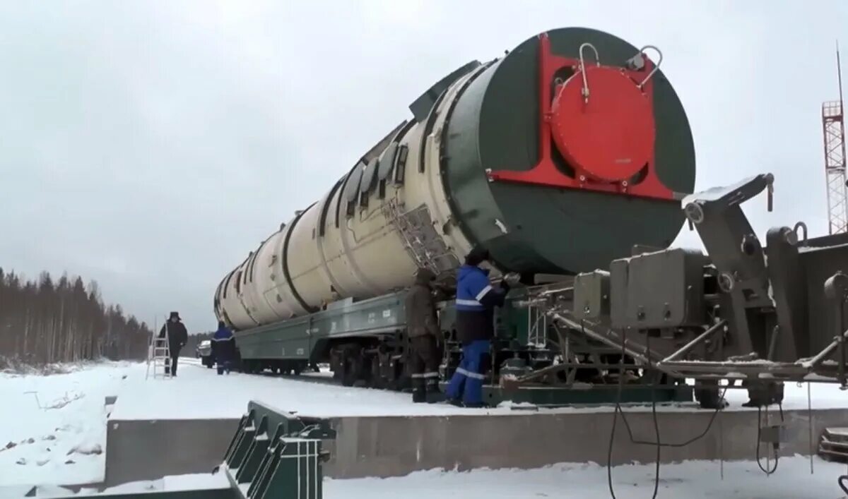 Ядерный комплекс сармат. Баллистическая ракета рс-28 сармат. Новая ядерная ракета. Рвсн ракета сармат. Новая ядерная ракета.
