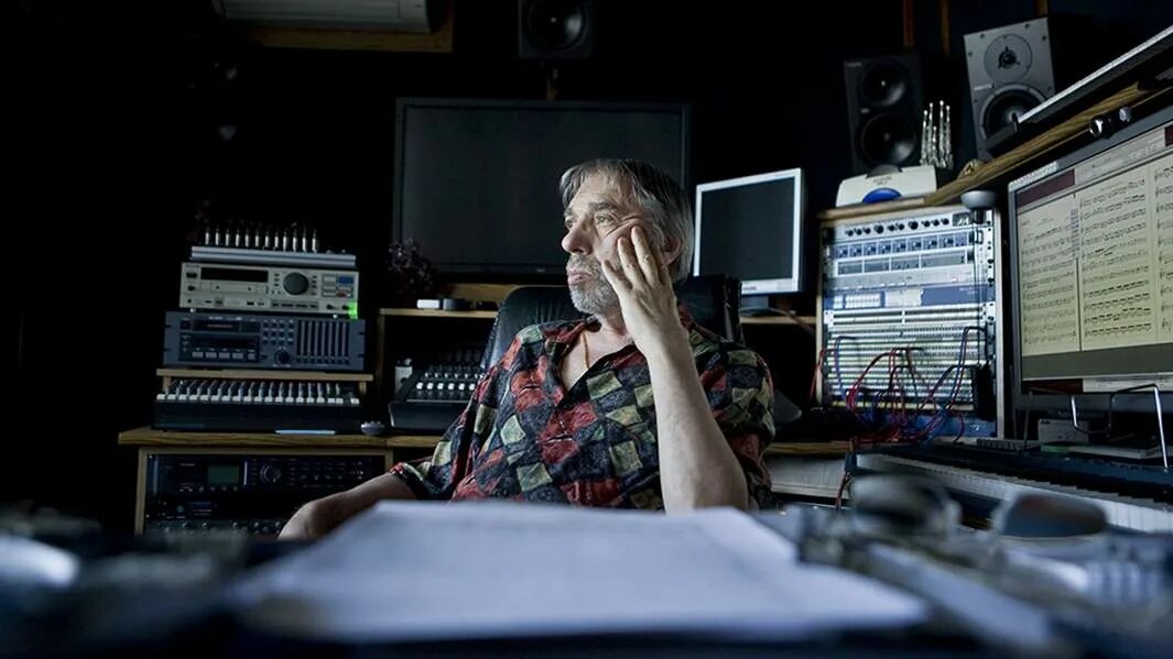 Эдуард артемьев фото. Портрет оливье мессиана. Папатанасиу, вангелис. Свиридов георгий васильевич портрет. Березовский играет гершвина.