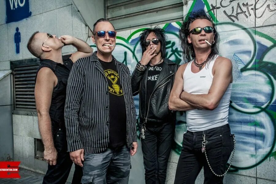 Наив анархия. Наив мама анархия. Наив 2000. Наив рок-н-ролл мертв. Илья лемберг наив.