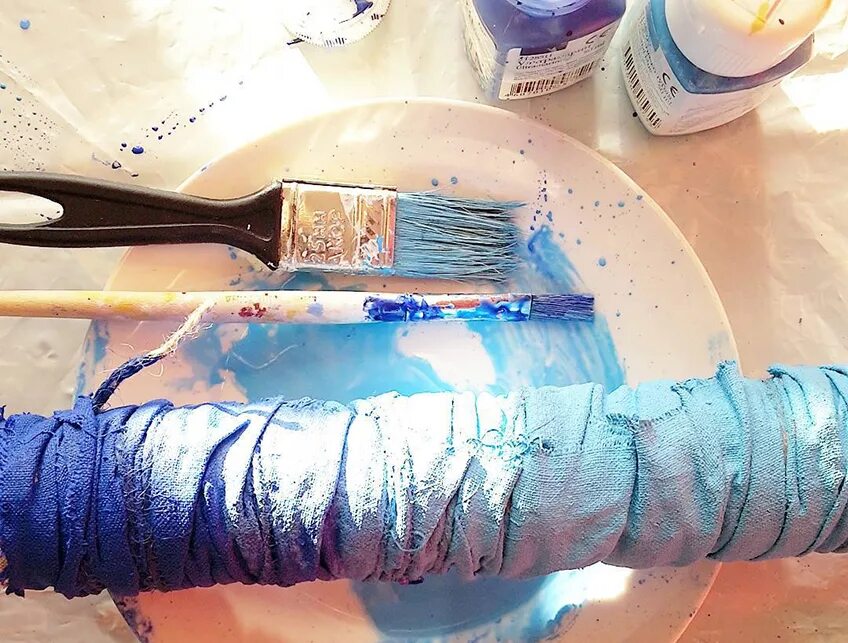 Крашеные футболки. Окрашенные ткани. Футболки в технике тай дай. Узелковый батик скручивание. Окрашивание отбеливателем.