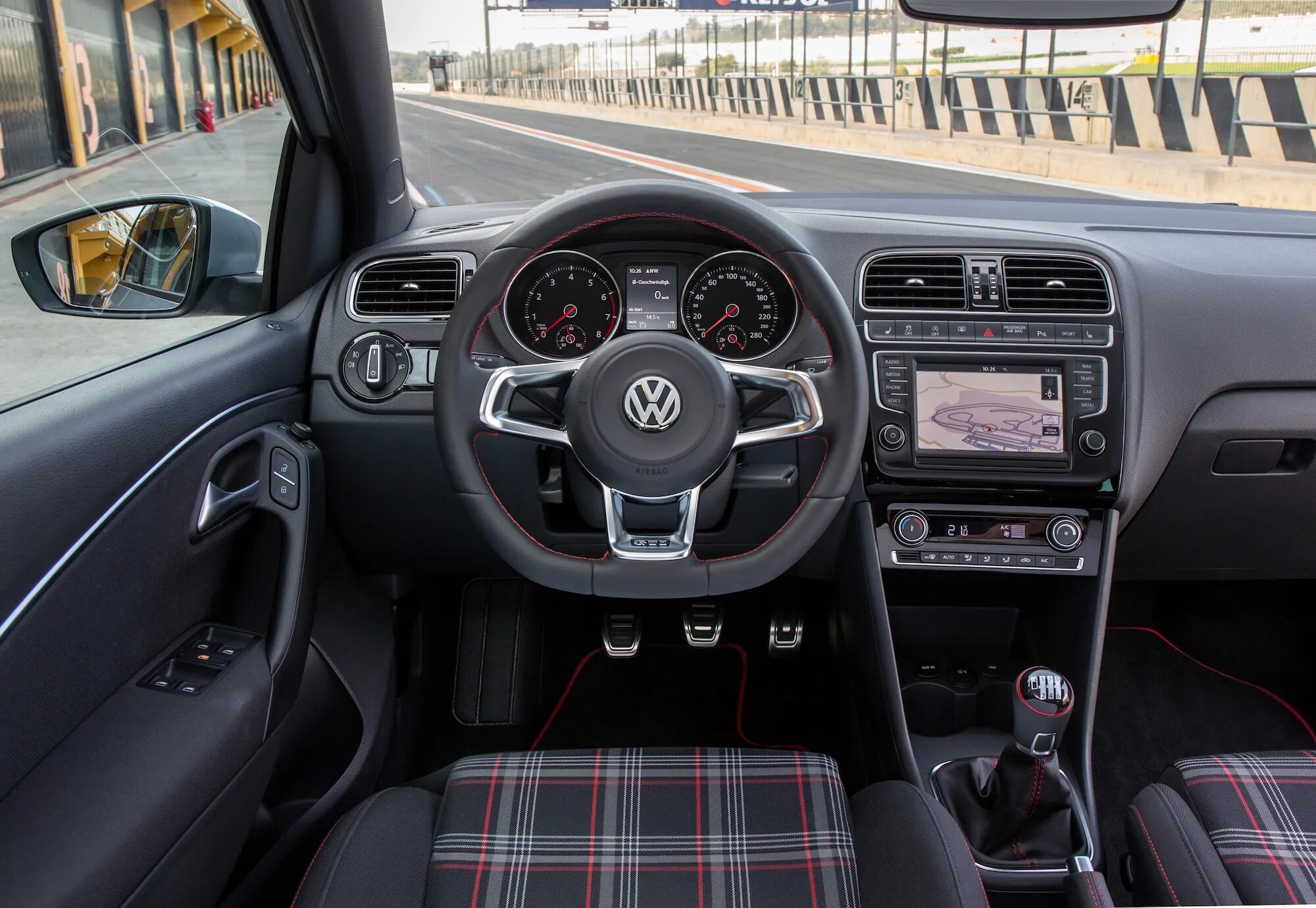 Поло интерьер. VW Polo GTI салон. Фольксваген поло 2021 салон. Volkswagen Polo Interior 2015. Volkswagen Polo 2021 комплектации.